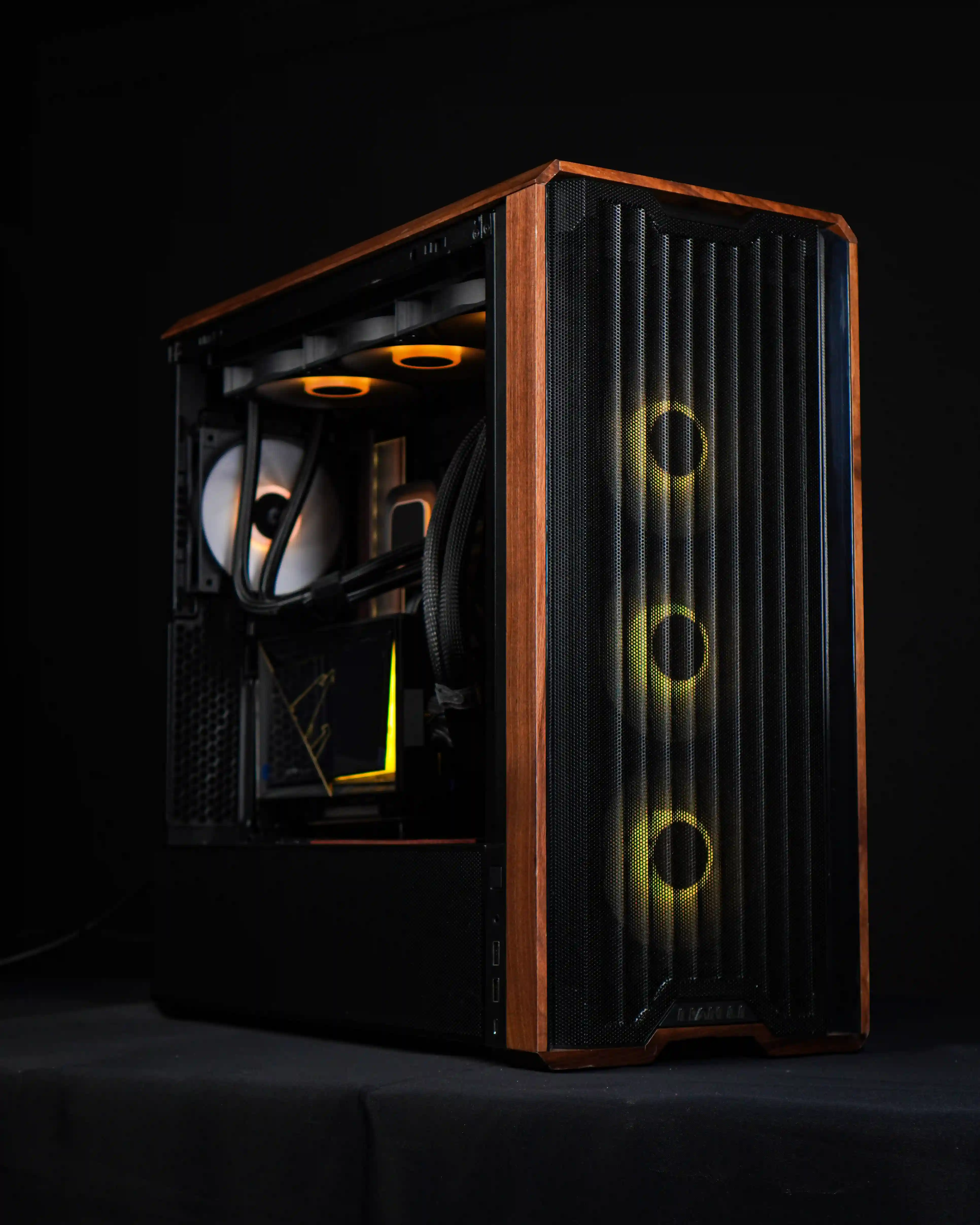 PC Gamer Wood Edition Ryzen 9 9950X3D RTX 5080
